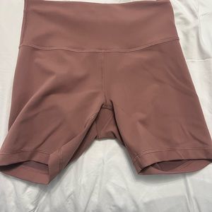 Lululemon Wunder Train 6 inch shorts
